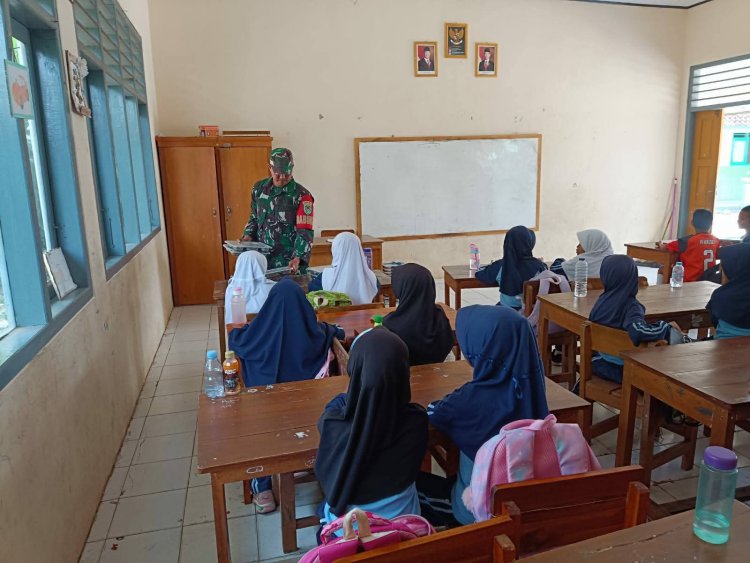 Babinsa Koramil 2214/Surade Dampingi Kegiatan Makan Sehat Gratis di Kecamatan Waluran