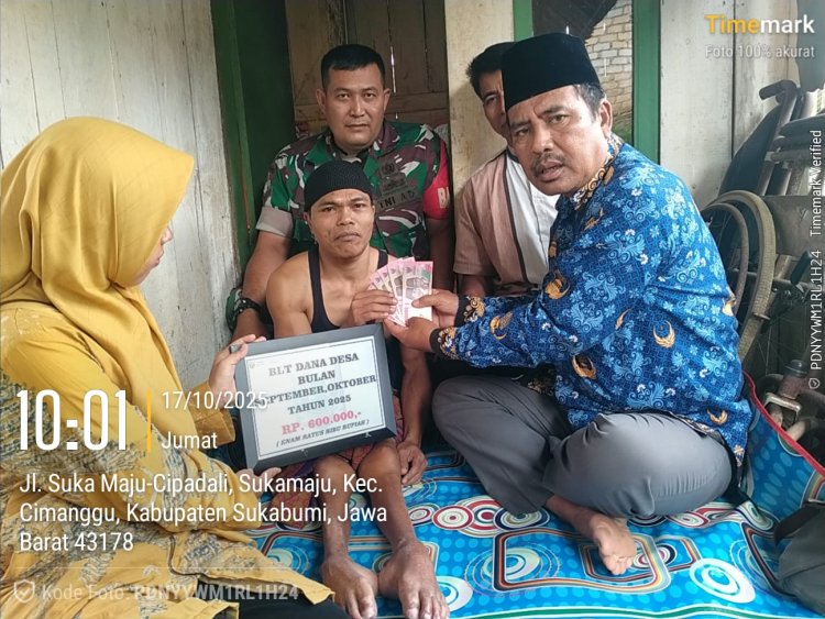 Babinsa Koramil 2213/Jampangkulon Dampingi Penyaluran Bantuan BLT DD di Desa Sukamaju