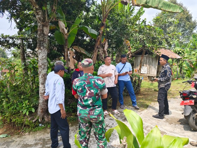 Babinsa Koramil 2206/Parakan Salak Parakansalak Jalin Silaturahmi Lewat Komsos Bersama Tokoh Masyarakat