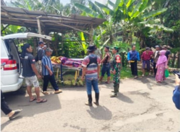 Babinsa Koramil 2211/Sagaranten Evakuasi Penemuan Mayat di Desa Tegalega Kecamatan Cidolog