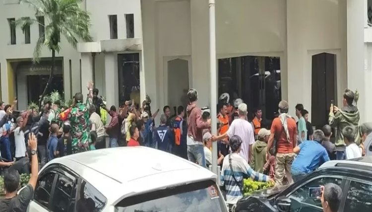 Demo Sopir Angkot di Balai Kota Bogor Ricuh, Massa Kejar Petugas Dishub