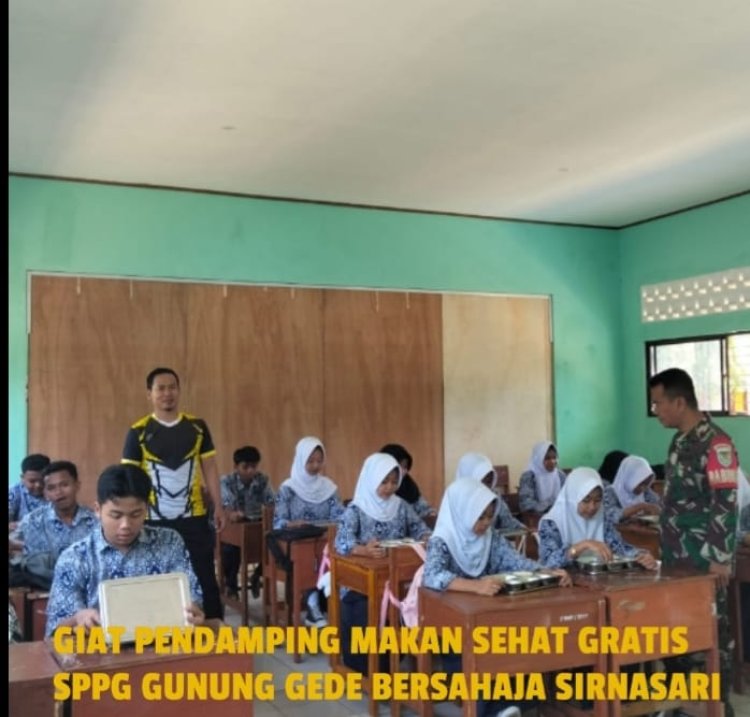 Babinsa Koramil 2214/Surade Dampingi Kegiatan Makan Sehat Gratis di Desa Sirnasari