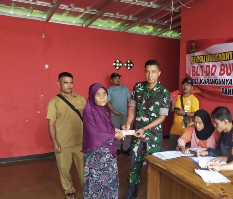 Babinsa Koramil 2213/Jampangkulon Hadiri Pendampingan Penyaluran BLT DD di Desa Karanganyar