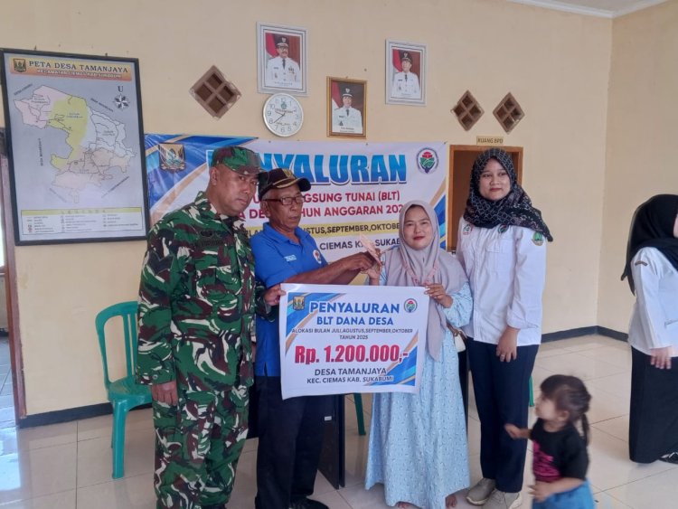 Babinsa Koramil 2215/Ciemas Monitoring Penyaluran BLT di Desa Tamanjaya