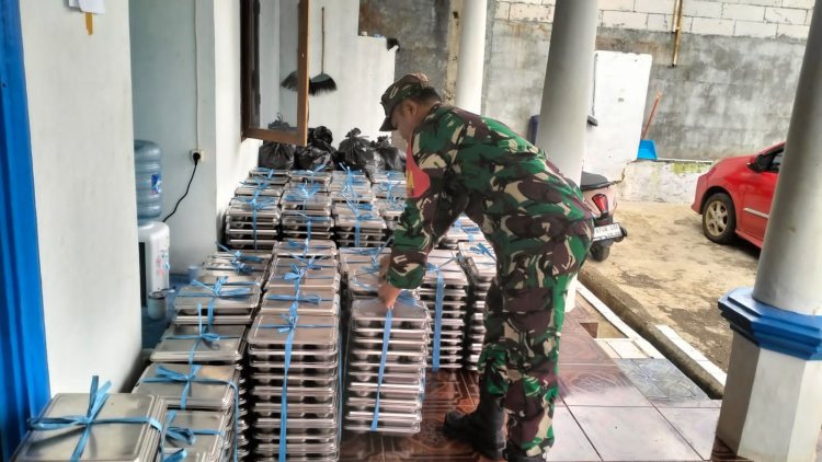 Babinsa Koramil 2210/Pabuaran Dampingi Program Makan Bergizi Gratis di Desa Pabuaran