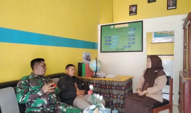 Babinsa Koramil 2207/Jampangtengah Tingkatkan Kemanunggalan TNI dengan Rakyat Melalui Kegiatan Komsos