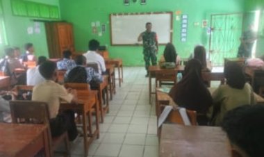 Babinsa Koramil 2211/Sagaranten Berikan Wawasan Kebangsaan kepada Siswa-Siswi SMPN 1 Cidadap