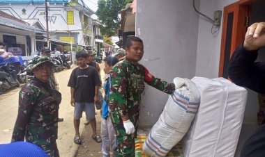 BABINSA KORAMIL 2201/CISOLOK SALURKAN BANTUAN UNTUK WARGA TERDAMPAK BANJIR BANDANG