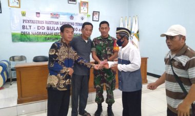 Babinsa Koramil 2213/Jampangkulon Dampingi Penyaluran BLT DD di Desa Nagraksari