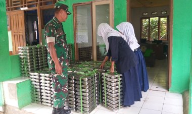 Babinsa Koramil 2211/Sagaranten Dampingi Pendistribusian MBG di Sekolah SLTP