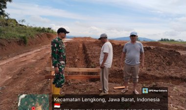 Babinsa Koramil 2209/Lengkong Tinjau Progres Pembangunan Koperasi Merah Putih