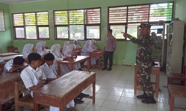 Babinsa Koramil 2215/Ciemas Beri Pembinaan Wawasan Kebangsaan di SMPN Ciemas