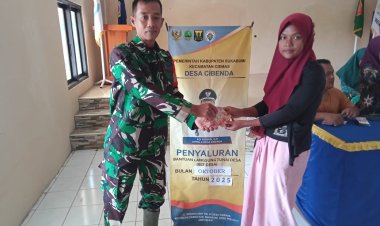 Babinsa Koramil 2215/Ciemas Monitoring Penyaluran BLT Dana Desa di Desa Cibenda