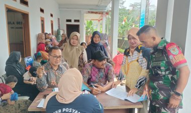 Babinsa Koramil 2213/Jampangkulon Dampingi Pelaksanaan Kegiatan Posyandu di Desa Sekarsari
