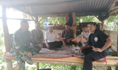 Babinsa Desa Tugu Bandung Koramil 2205/Kalapanunggal Laksanakan Komsos dengan Warga Kampung Tangkolo