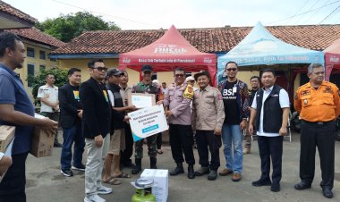 Danramil 2201/Cisolok Hadiri Serah Terima Bantuan BSI untuk Korban Bencana Alam di Kecamatan Cisolok