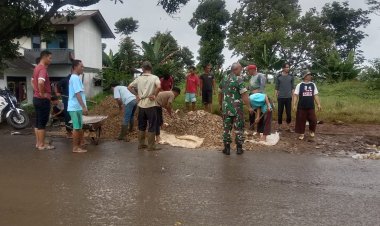 Danramil 2205/Kalapanunggal Gelar Kegiatan Jumsih di Kampung Cirangkong