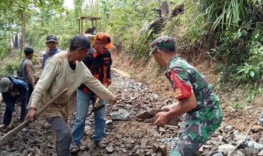 Babinsa Koramil 2210/Pabuaran Gelar Kegiatan Bakti Bersama Warga
