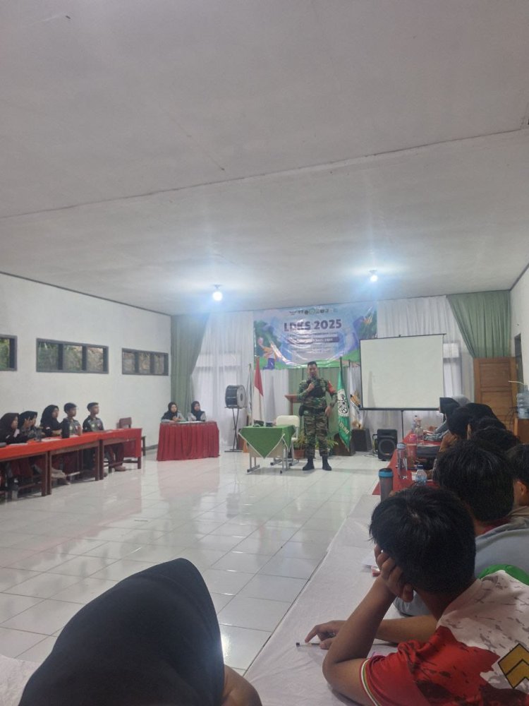 Babinsa Koramil 2208/Nyalindung Berikan Pembinaan Wawasan Kebangsaan dan Bela Negara kepada Siswa-Siswi Miftahul Huda Buni Ayu