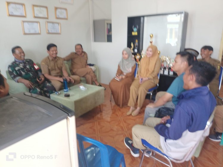 Babinsa Koramil 2210/Pabuaran Hadiri Rapat Mingguan di Desa Bantarsari