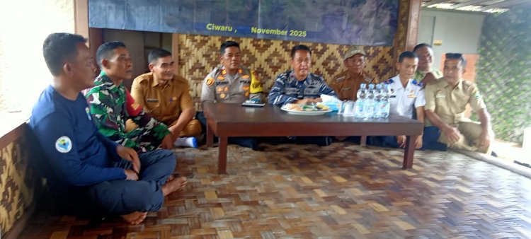 Babinsa Koramil 2215/Ciemas Hadiri Rapat Koordinasi Penanaman Pohon Mangrove di Pantai Palangpang