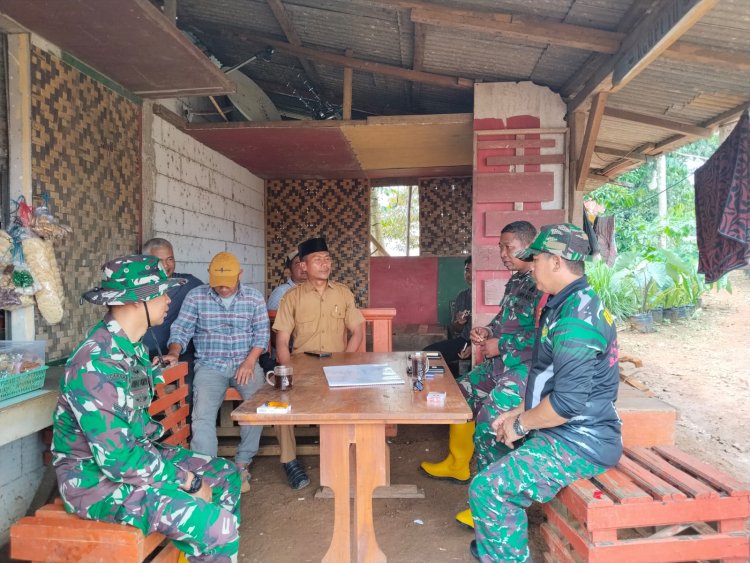 Babinsa Koramil 2209/Lengkong Laksanakan Komsos dengan Aparatur Desa dan Tokoh Masyarakat