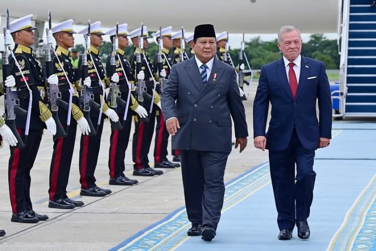 Presiden Prabowo Sambut Langsung Ketibaan Raja Abdullah II ibn Al Hussein di Jakarta