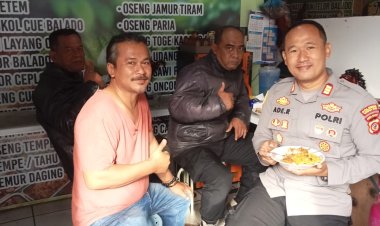Wakapolsek Bogor Utara AKP Ade Rahmat Bersama Anggota Jalin Silaturahmi ke Warung Nasi Uduk Kang Ibing