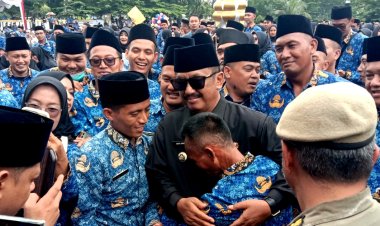 Tangis Haru Usep, 15 Tahun Mengabdi sebagai Petugas Keamanan & Kebersihan di SMPN 2 Sagaranten Akhirnya Terbayar dengan SK PPPK Paruh Waktu