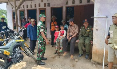 Babinsa Koramil 2213/Jampangkulon Laksanakan Komsos Bersama Warga Desa Karanganyar