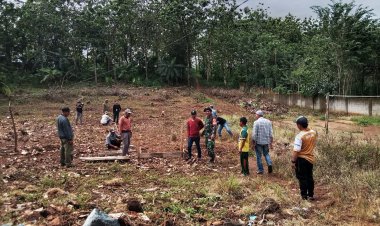 Babinsa Rambay Koramil 2212/Tegalbuled Bersama Warga Laksanakan Karbak Pemasangan Boplang untuk Pembangunan KDKMP Nangela
