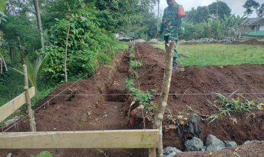 Babinsa Koramil 2209/Lengkong Tinjau Progres Pembangunan KDKMP di Desa Cilangkap