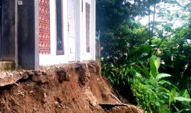 Mushola Nurul Jabal di Desa Cikahuripan Terdampak Longsor, DKM Harapkan Perhatian Pemerintah