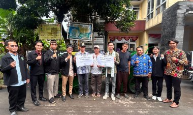 Mahasiswa KKM STAI Al Hidayah Bogor Tutup Kegiatan dengan Sosialisasi Peduli Lingkungan dan Penyerahan 2 Gerobak Sampah di Balumbang Jaya