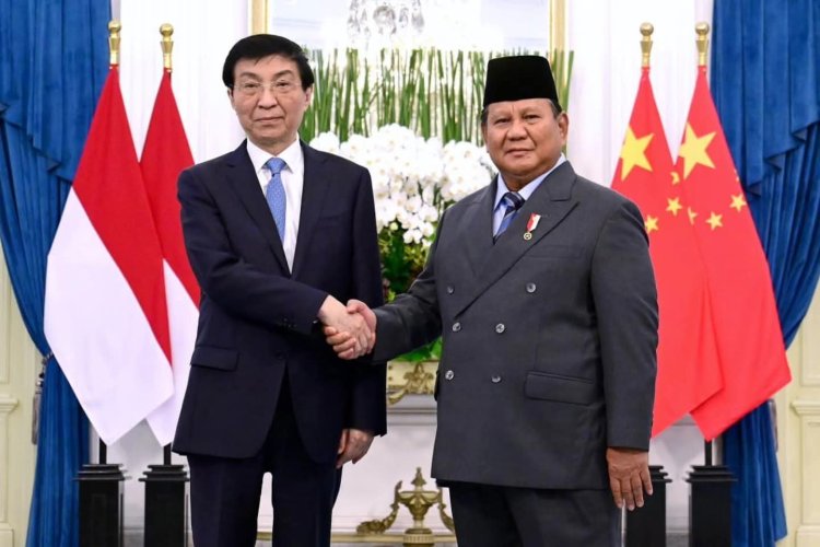 Presiden Prabowo Terima Kunjungan Kehormatan Ketua MPR Tiongkok, Wang Huning, di Istana Merdeka