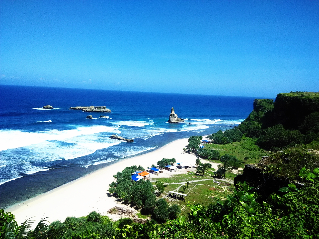 10 Tempat Wisata di Pacitan dengan Nuansa Alami Terbaik 10 Tempat Wisata di Pacitan dengan Nuansa Alami Terbaik