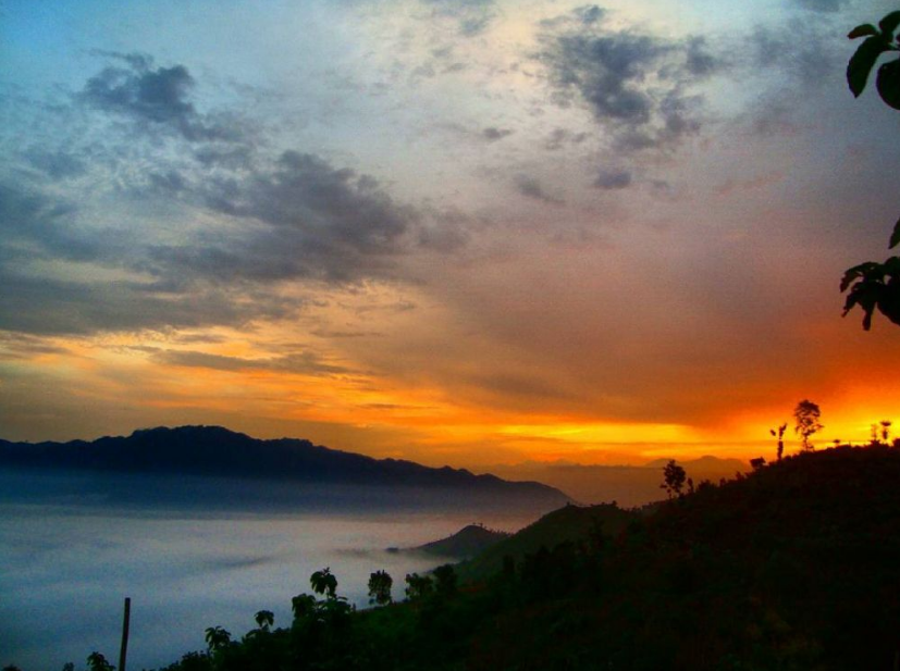 10 Bukit Terbaik di Jawa Timur untuk Menikmati Sore