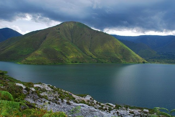 Panorama Danau Toba dengan Keindahan Alam yang Luar Biasa Cantik Panorama Danau Toba dengan Keindahan Alam yang Luar Biasa Cantik