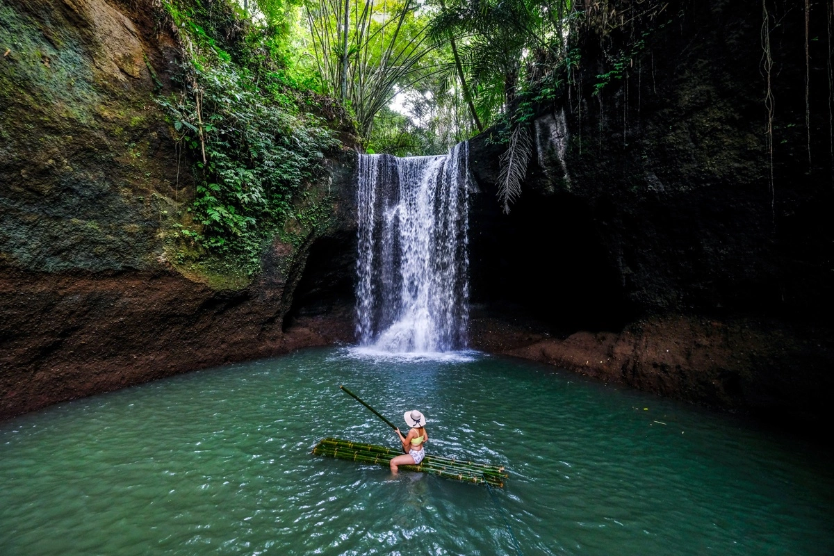 7 Tempat Terbaik untuk Dikunjungi di Bali - Spot Foto Keren Air Terjun Dewasana