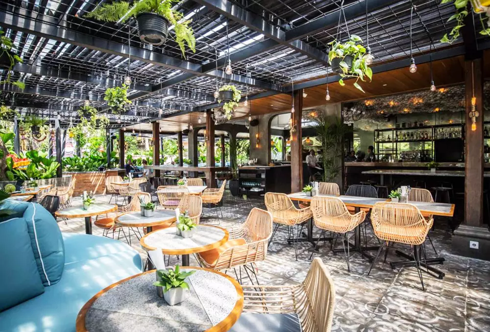 8 Tempat Nongkrong Paling Memukau di Bali - Nyaman dan Instagrammable! Kebun Bistro