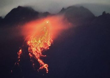 Guguran lava pijar di Gunung Merapi, Rabu (6/1/2021) pukul 00.00.(Magma Indonesia)