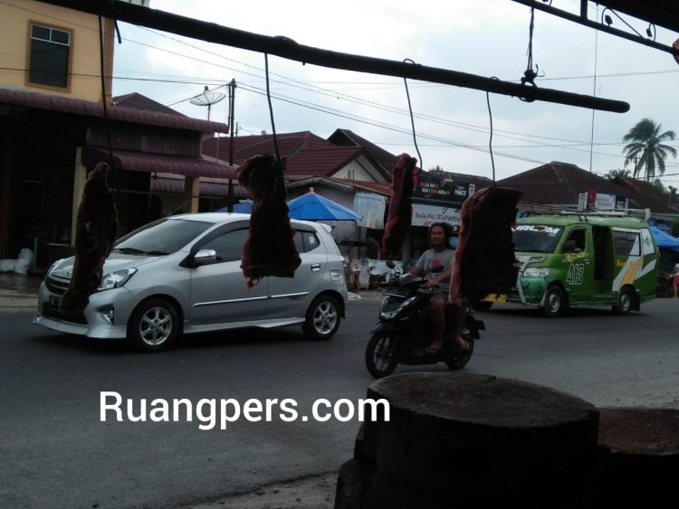 Foto dagangan babi hutan di jalan SKI Pematangsiantar, Selasa (26/1/2021).