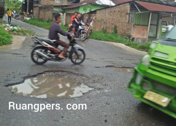 Kondisi kawasan jalan Rakutta Sembiring, Kota Pematangsiantar, yang masih memprihatinkan.