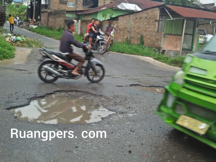Kondisi kawasan jalan Rakutta Sembiring, Kota Pematangsiantar, yang masih memprihatinkan.