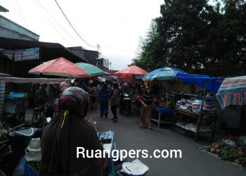 Suasana Pasar Pagi Rindam, tampak ramai dikunjungi warga, Selasa (26/1/2021).