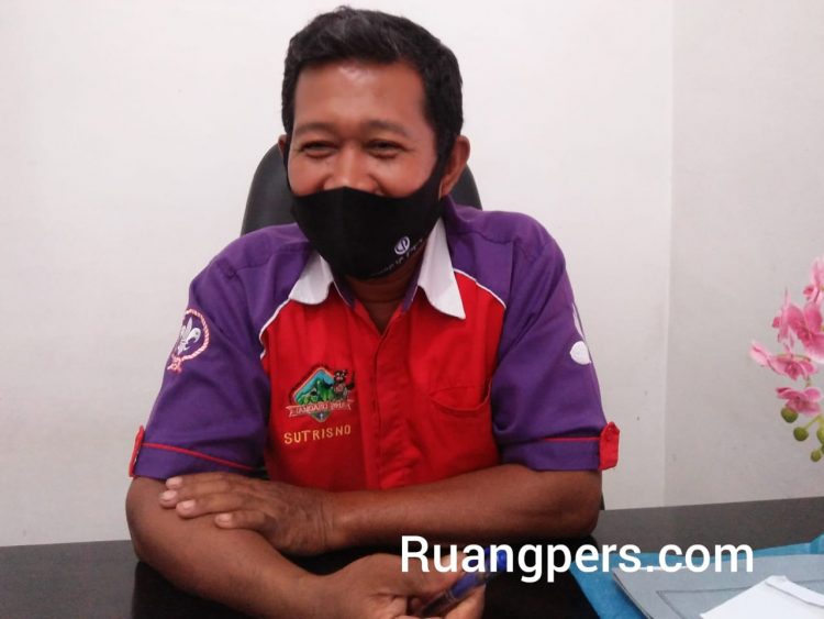 Lurah Nagapitta, Sutrisno (58) saat disambangi Ruangpers.com, di ruang kerjanya, jalan Rakutta Sembiring No.84 E Pematangsiantar, Jumat (22/1/2021) siang.