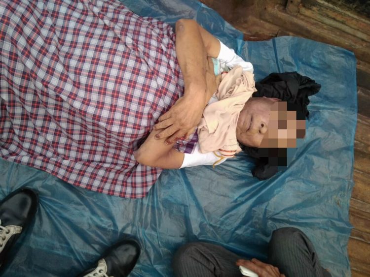 Mayat Sahat Hasibuan (61), yang meninggal mendadak karena penyakit jantung.