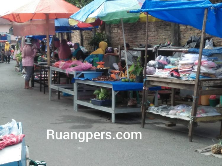 Suasana di Pasar Pagi Rindam yang terletak di Kelurahan Setia Negara, Kecamatan Siantar Sitalasari, Kota Pematangsiantar, tidak kalah hidupnya dengan Pasar Horas dan Pasar Dwikora Pematangsiantar, Selasa (26/1/2021) pagi lalu.
