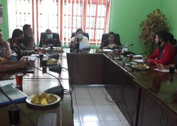 Rektor IAKN Tarutung, Prof. Dr. Lince Sihombing, M.Pd, saat menerima kunjungan Pengurus DPC GMNI Taput, yang memberikan dukungan penuh, transformasi IAKN Tarutung menjadi UKN Tarutung, di Media Center IAKN Tarutung, pada Kamis (26/2/2021), lalu.