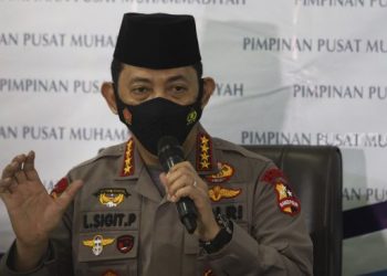Kapolri Jenderal Pol Listyo Sigit Prabowo memberikan keterangan pers di Kantor Pimpinan Pusat (PP) Muhammadiyah, Jakarta, Jumat (29/1/2021). [Suara.com/Angga Budhiyanto]